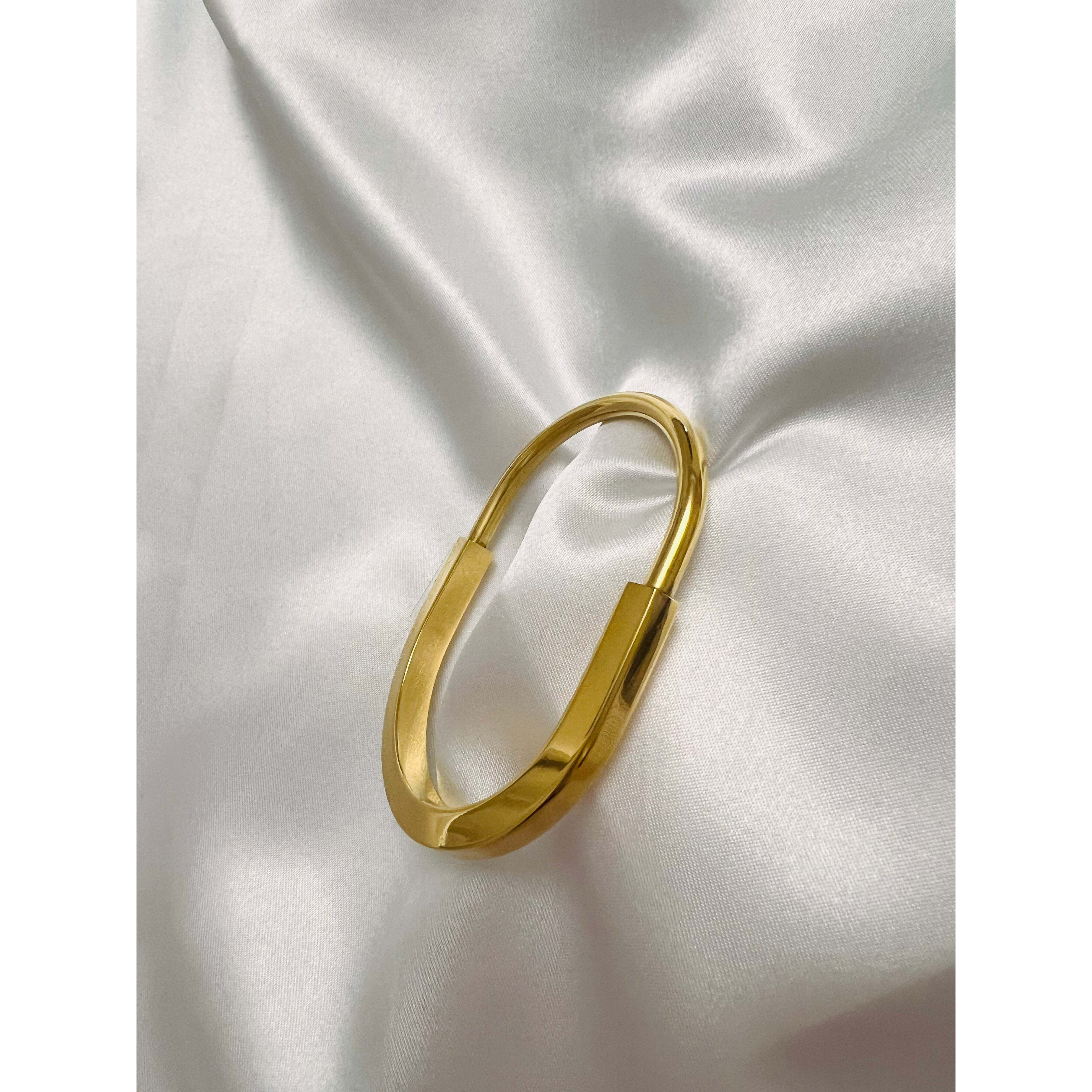 Lock bracelet cuff style stainless steel waterproof anti tarnish jewelry